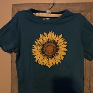 Large Sunflower Crop Top🌻 I love it but I don’t/wouldn’t wear it anymore